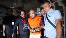Patrialis Akbar Dijebloskan ke Rutan KPK - JPNN.com