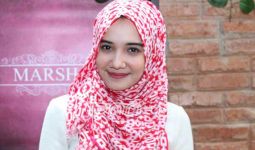 Zaskia Sungkar Tampil Lebih Syar'i - JPNN.com
