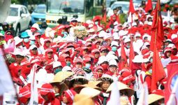 Ribuan Bidan Desa PTT Kembali Turun ke Jalan - JPNN.com