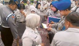 Beginilah Suasana saat Provos Merazia Ratusan PNS Polri - JPNN.com