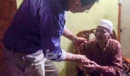 Penderita Strok Menangis saat Ahok Tanya soal Naik Haji - JPNN.com