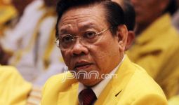 Agung Laksono Peringatkan Elite Partai Lain: Jangan Ikut Campur Urusan Golkar! - JPNN.com