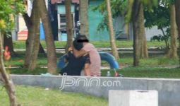 Pasangan Kekasih Nekat Maksiat di Taman, Ini Fotonya - JPNN.com