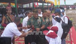 Panglima TNI dan Dirjen Holtikultura Turun ke Sawah - JPNN.com