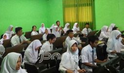 Siswa Ibu Kota Bakal Diwajibkan Pakai Batik Betawi - JPNN.com