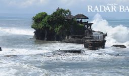 Bupati Gianyar: Budaya Bali Dikalahkan Dolar - JPNN.com