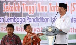 Kunjungi Ponpes Buntet, Jokowi Ajak Ulama dan Umara Kompak - JPNN.com