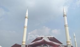 Betapa Megahnya Masjid KH Hasyim Asyari Daan Mogot - JPNN.com