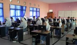 Komisi X DPR Tinjau Persiapan UNBK SMP Kabupaten Bekasi - JPNN.com