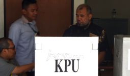 Mencoblos di Rutan KPK, Patrialis Pilih Satu di Antara Dua - JPNN.com