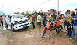 Kecelakaan Ngeri, Mobil Terbalik Dua Kali - JPNN.com