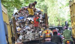 Masih 1.100 Ton Sampah yang Belum Terangkut - JPNN.com
