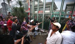 Dua Rantis Polisi Sudah Menghadap Massa Pendukung Ahok - JPNN.com