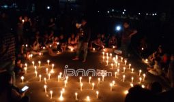 Massa Pendukung Ahok Bertahan di Depan Mako Brimob, Nih Fotonya - JPNN.com