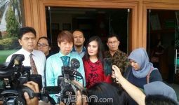 Tak Mau Kalah, Kuasa Hukum Evelyn Bakal Bawa Foto yang Lebih Mesra - JPNN.com