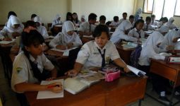 Hadeuhh, 447 Siswa SMP tak Bisa Baca Tulis - JPNN.com