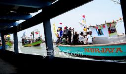 Ombak Besar Datang, Belasan Nelayan Hilang - JPNN.com