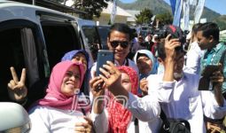 Menteri Amran Baik Hati, Warga Ramai Ajak Selfie - JPNN.com