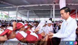 Serahkan KIP, Jokowi Berbagi Strategi Belajar Masa Kecil - JPNN.com