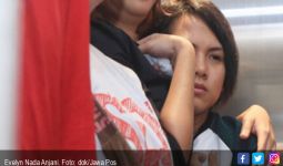 Video Kecup Bibir Cewek Beredar, Evelyn Dihakimi Netizen - JPNN.com