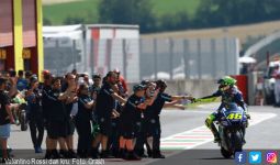 Rossi..Dari Cobaan, Keajaiban Hingga Sebuah Janji Buat Fan di Mugello - JPNN.com