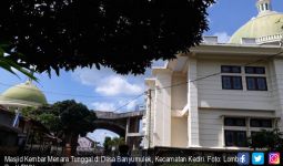 Sejarah Panjang Masjid Kembar Menara Tunggal di Desa Banyumulek - JPNN.com