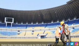 Bareskrim Tahan Tersangka Korupsi Stadion GBLA - JPNN.com