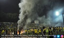 Detik-detik Amukan Ultras, Bakar Gawang, Hanafi pun Ikut Dimaki - JPNN.com