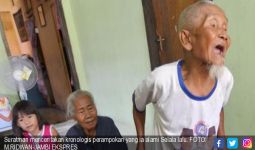 Zumi Zola Sumbang Rp 5 Juta Lalu Borong Dagangan si Kakek Penjual Pisang - JPNN.com