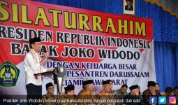 Jokowi: Insyaallah Secepatnya Pak Kiai, Kami Bangun 3 Lantai - JPNN.com