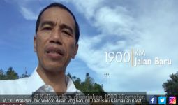 Pak Jokowi Nge-Vlog Lagi, Pamer Jalan di Kalimantan - JPNN.com