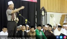 Kapolri Bagikan Penghargaan untuk Anak Buah di Depan Jokowi - JPNN.com