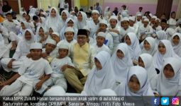 Zulkifli Hasan Minta Anak Yatim Menuntut Ilmu Setinggi-tingginya - JPNN.com