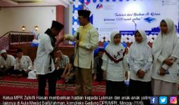 Hadiri Tadarus Alquran 1.500 Anak Yatim, Ketua MPR Bagi-bagi Hadiah - JPNN.com