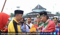 Menpora Berkaca-Kaca Menerima Pesan Tetua Adat Kukar - JPNN.com