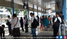 12 Koridor TransJakarta Mogok, Penumpang Terlantar - JPNN.com