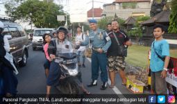 Lanal Denpasar Bersama Honda CB Club Bagi Takjil Gratis - JPNN.com