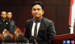 Gandeng Yusril, Emir Moeis Gugat Ketentuan KUHAP ke MK - JPNN.com