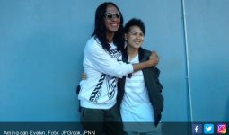 Aming Ultah, Evelyn Terbang ke Belitung Beri Kejutan - JPNN.com