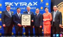 Garuda Indonesia Raih Trofi World’s Best Cabin Crew - JPNN.com