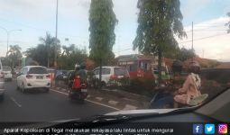 Urai Kemacetan di Brexit, Polisi Terapkan Contra Flow di Tegal - JPNN.com