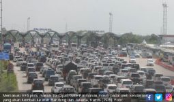 Hujan, Jalan Tol CIkopo-Palimanan KM 136 Arah Jakarta Tergenang Air Hingga 20 Cm - JPNN.com