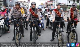Bersama Polwan Cantik, Sang Jenderal Kayuh Sepeda Pantau Situasi Arus Balik - JPNN.com