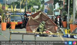 Detik-Detik Menegangkan Tim Gegana Membuka Tas Diduga Berisi Bom di Depok - JPNN.com