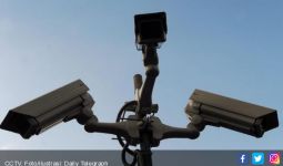Terekam CCTV, Pria Sontoloyo Berbuat Tidak Terpuji di Masjid - JPNN.com
