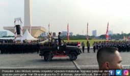 Jokowi Pimpin Upacara HUT ke-71 Bhayangkara - JPNN.com