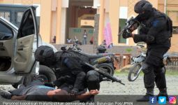 Kantor Polres Diserang, Adu Tembak, 1 Tewas - JPNN.com