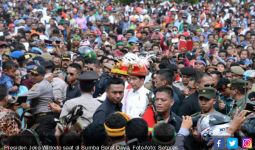 Naik Kuda di Sumba, Jokowi: Ini Simbol Kesatria - JPNN.com