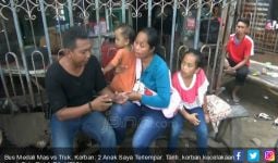 Bus Medali Mas vs Truk, Korban: 2 Anak Saya Terlempar - JPNN.com