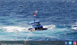 Kapal Pancing Cumi Dihantam Ombak, 12 ABK Selamat, 2 Tewas, 1 Hilang - JPNN.com